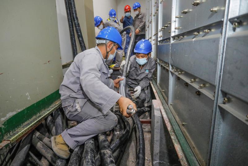 與時間賽跑，為生命加速 電力員工星夜鏖戰(zhàn)為醫(yī)院用電“增容”