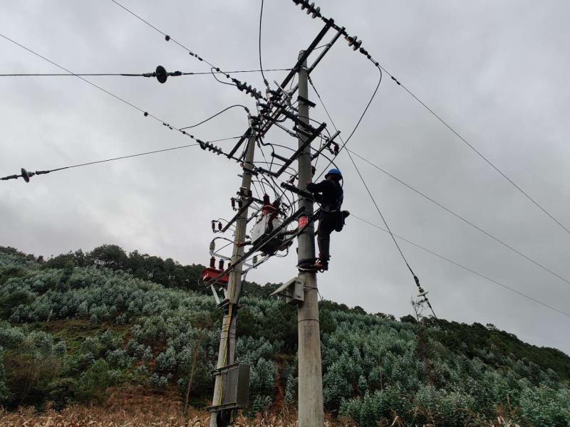 臨滄云縣供電局開展線路維護(hù)消缺，大幅提升供電可靠性
