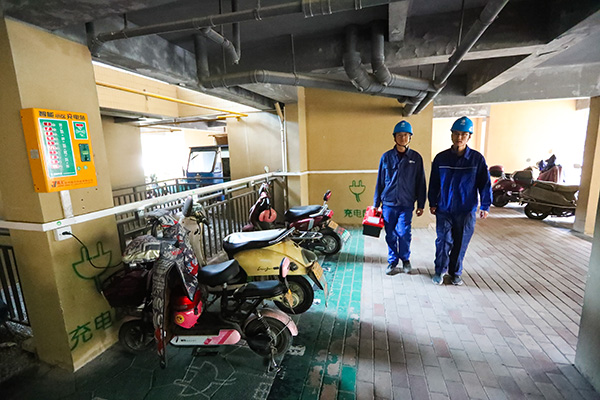 “小電驢”充電更安全了！寧?？h24393個充電接口完成升級改造