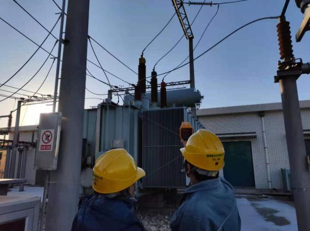 國網(wǎng)萊州市供電公司全力應(yīng)對寒潮天氣，保障群眾溫暖度冬