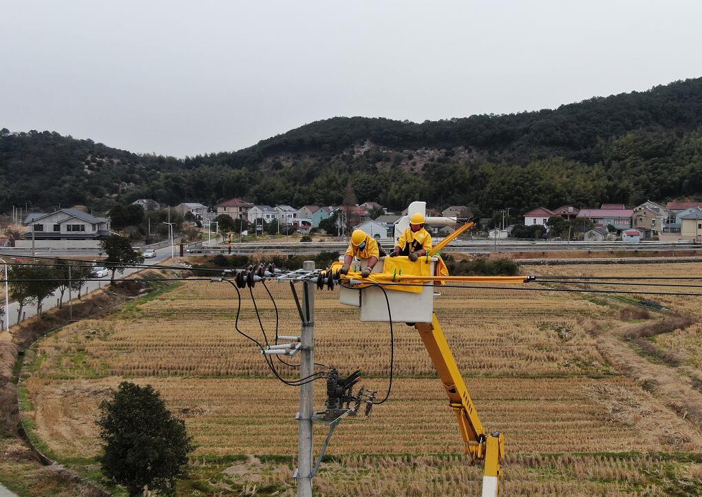 國網余姚市供電公司：寒潮中配網改造，發(fā)電車保障居民溫暖度冬