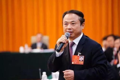 發(fā)展智慧型儲能電站 助力實(shí)現(xiàn)“碳達(dá)峰、碳中和”——訪全國人大代表、天能控股集團(tuán)董事長張?zhí)烊? width=