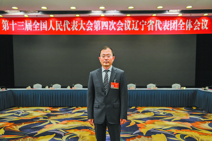 國(guó)人大代表 國(guó)網(wǎng)遼寧省電力有限公司董事長(zhǎng)、黨委書記石玉東：加強(qiáng)能源互濟(jì) 促進(jìn)能源互聯(lián)網(wǎng)發(fā)展