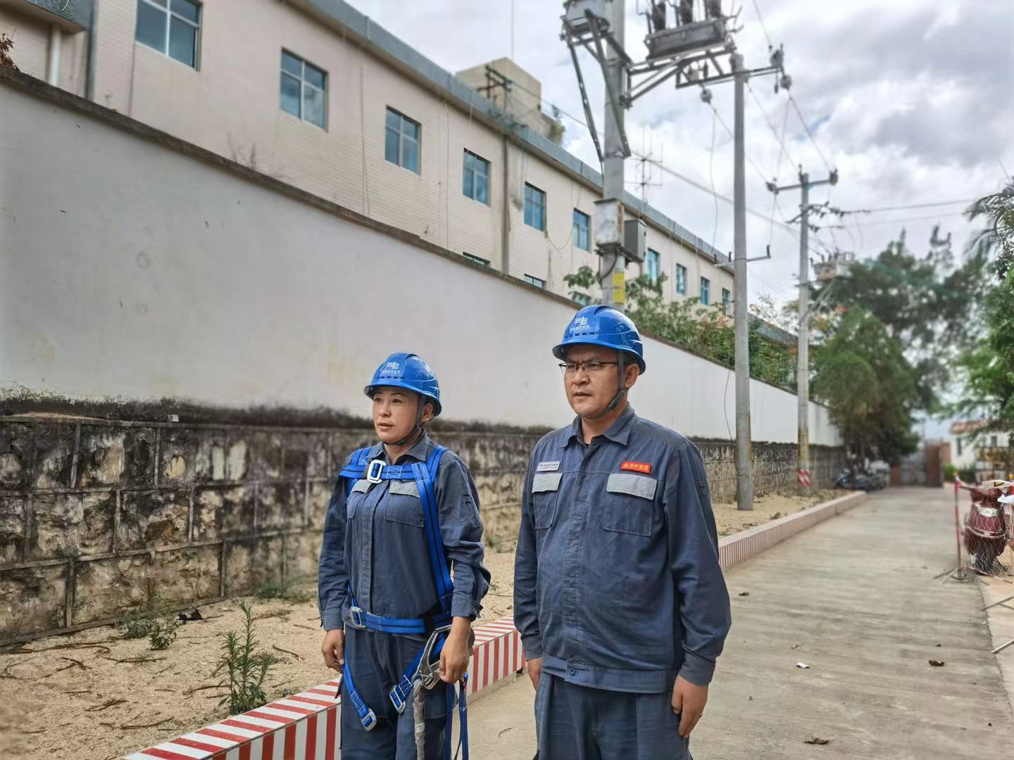 臨滄云縣供電局黨員帶頭開展崗評，促員工技能快速提升