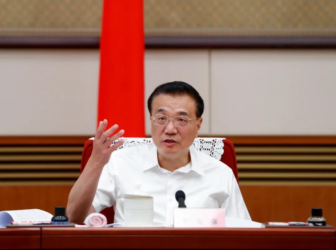 李克強(qiáng)：發(fā)揮西部風(fēng)、光、水電等優(yōu)勢 建大型清潔能源基地