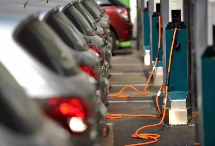 油價漲怕了，電動車主也笑不出