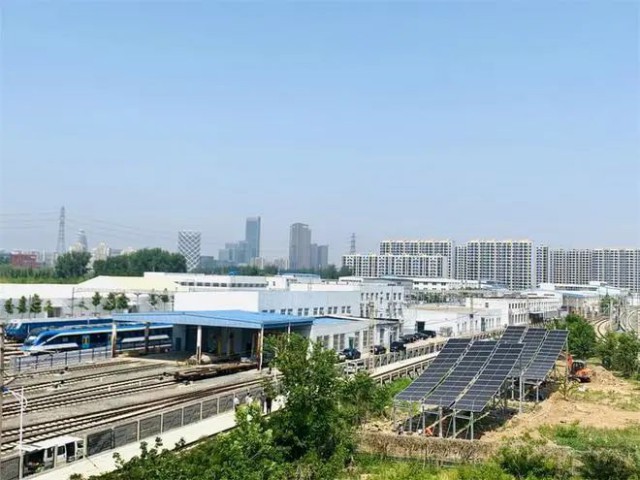 全國首個(gè)！英利集團(tuán)“光伏+鐵路”示范項(xiàng)目順利并網(wǎng)