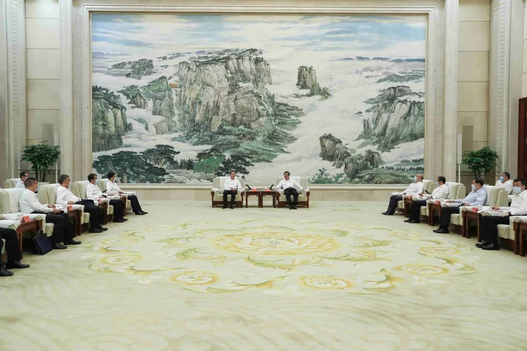 國家電網(wǎng)董事長辛保安與河北省委書記倪岳峰、省長王正譜會談