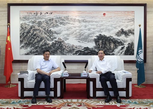 國家電網(wǎng)有限公司董事長、黨組書記辛保安與東方電氣集團(tuán)董事長俞培根會談