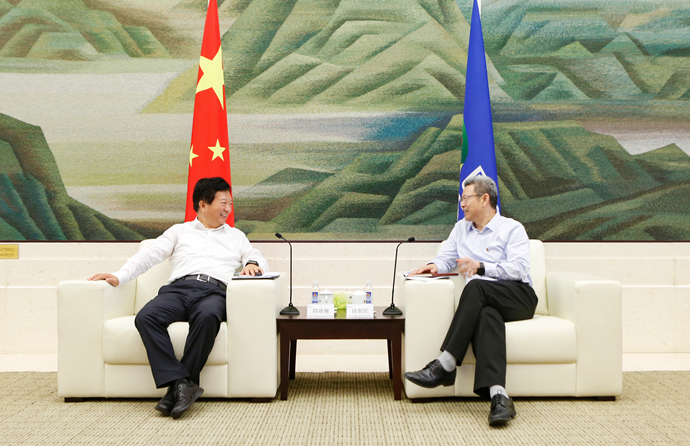 錢智民會(huì)見煙臺(tái)市委副書記、市長鄭德雁