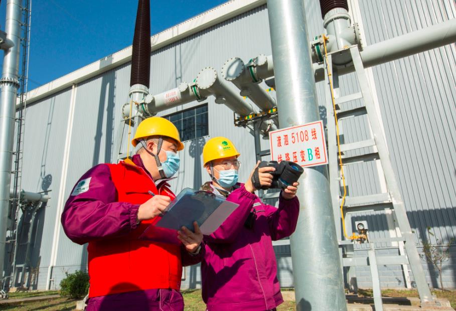 寒潮來(lái)襲!上海電力職工開(kāi)展特巡900次，保障電力主網(wǎng)架以最佳狀態(tài)迎寒潮