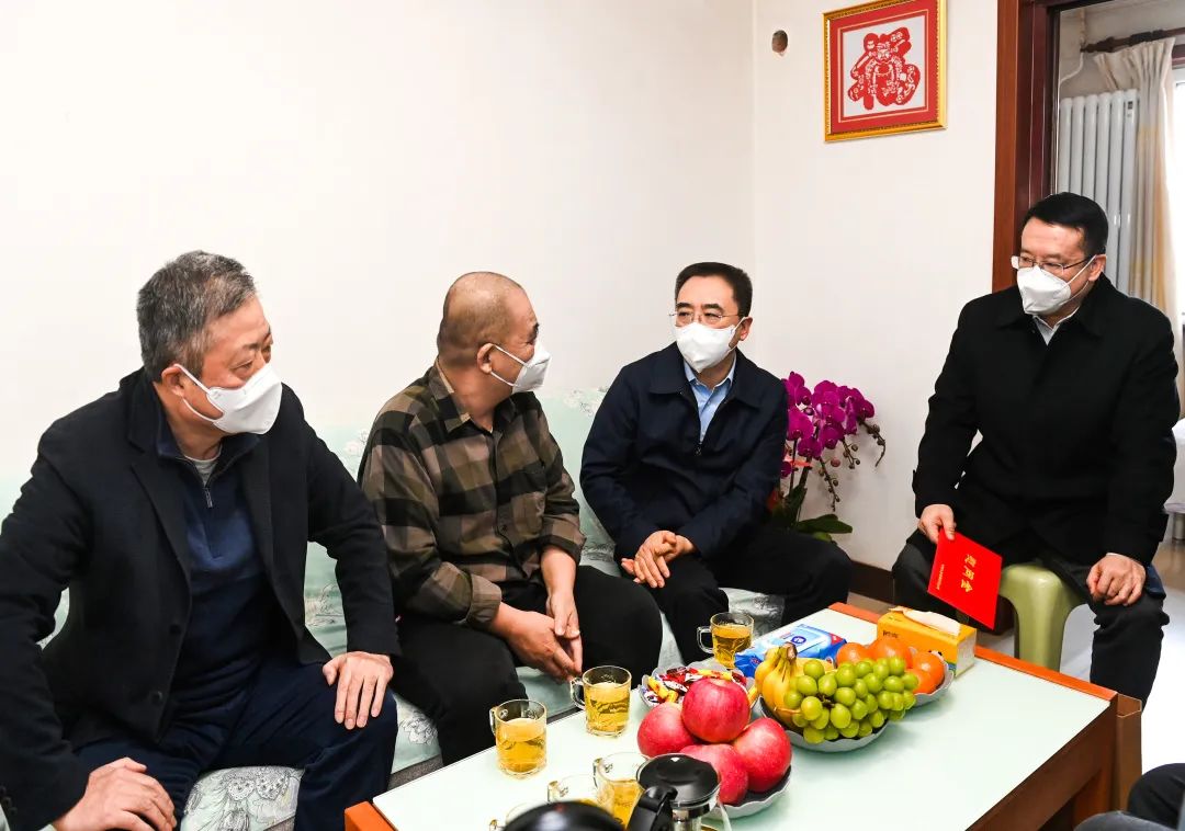 鄒磊、劉明勝走訪慰問退休老領(lǐng)導(dǎo)、勞模遺屬、困難黨員群眾