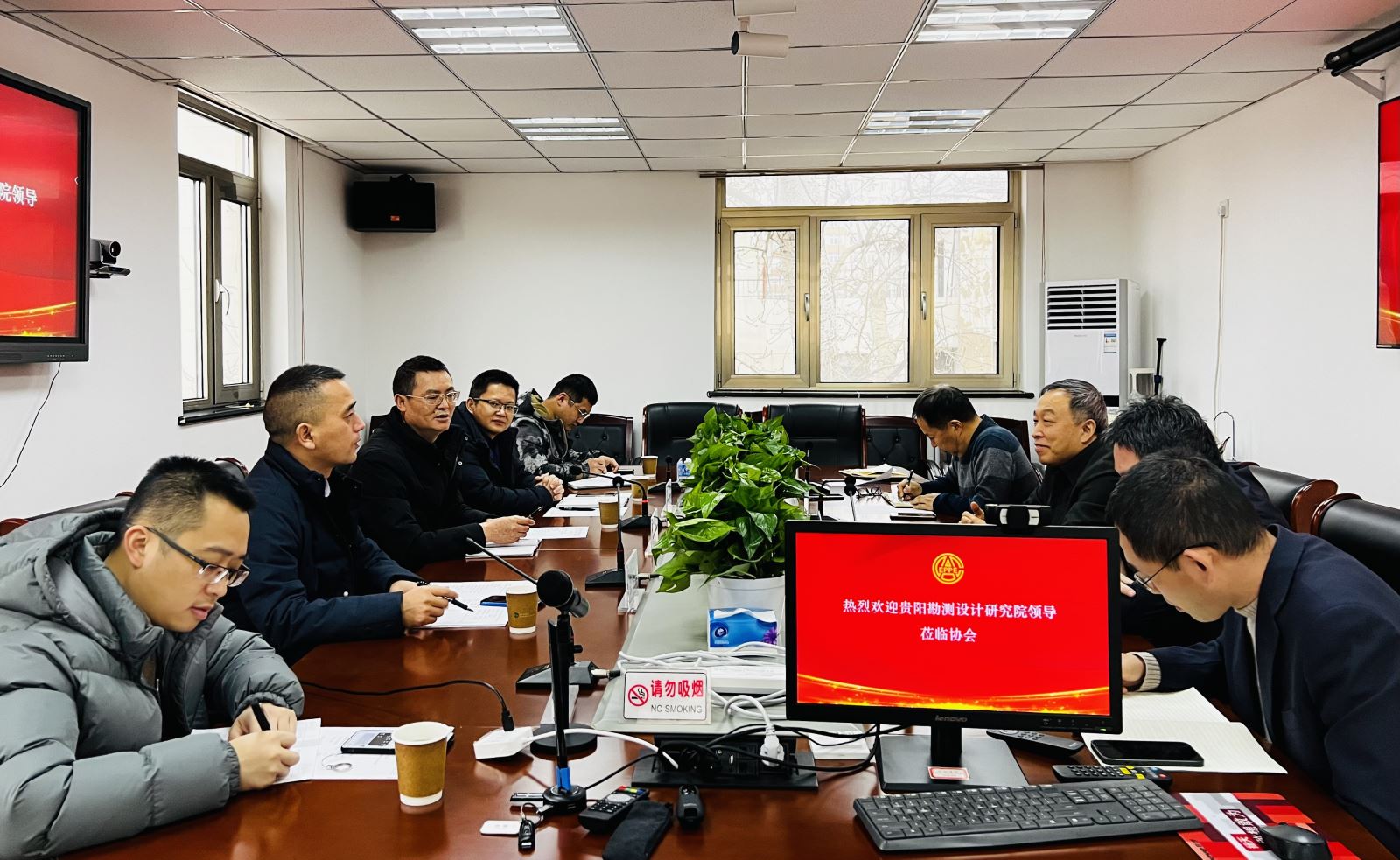 中國(guó)電力規(guī)劃設(shè)計(jì)協(xié)會(huì)李愛民與中國(guó)電建貴陽院、國(guó)網(wǎng)江蘇電力設(shè)計(jì)咨詢公司領(lǐng)導(dǎo)座談交流