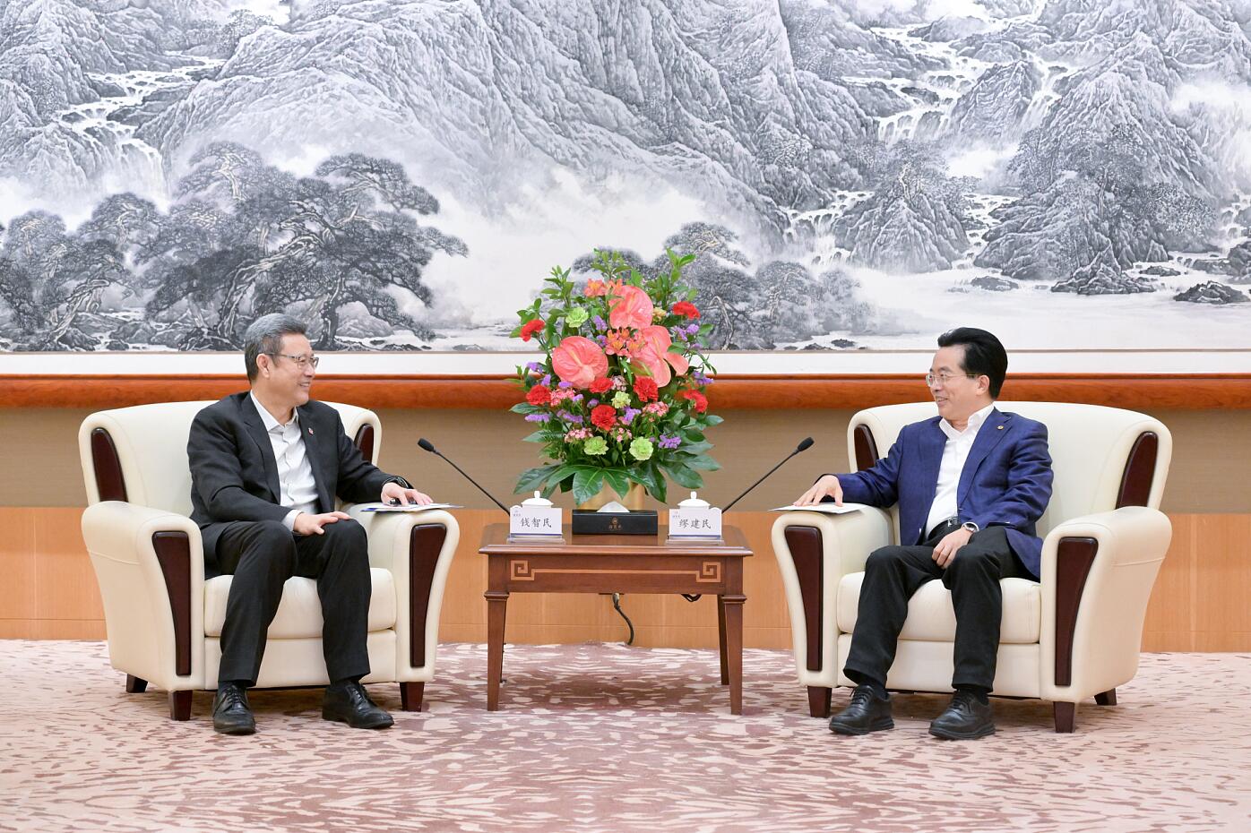 國(guó)家電投黨組書記、董事長(zhǎng)錢智民與中國(guó)旅游集團(tuán)董事長(zhǎng)陳寅會(huì)談