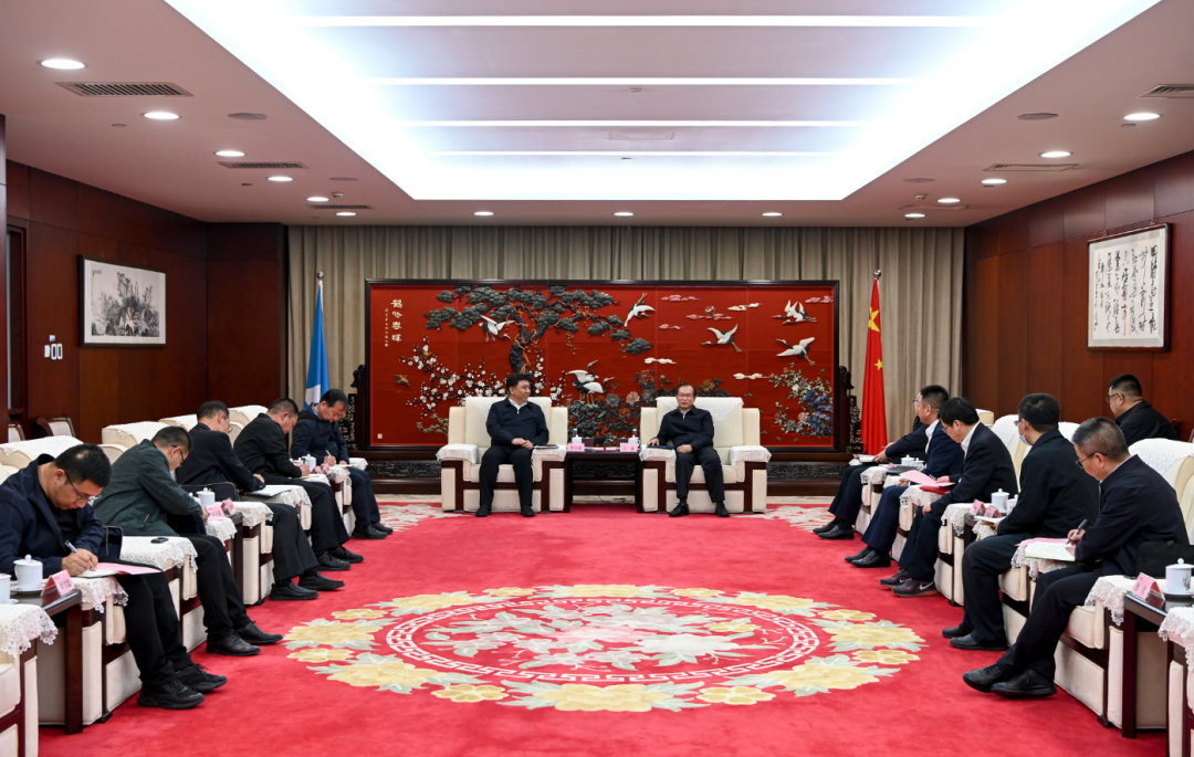 華電集團(tuán)黨組書記、董事長江毅與阿拉善盟委副書記、盟長李中增舉行會(huì)談
