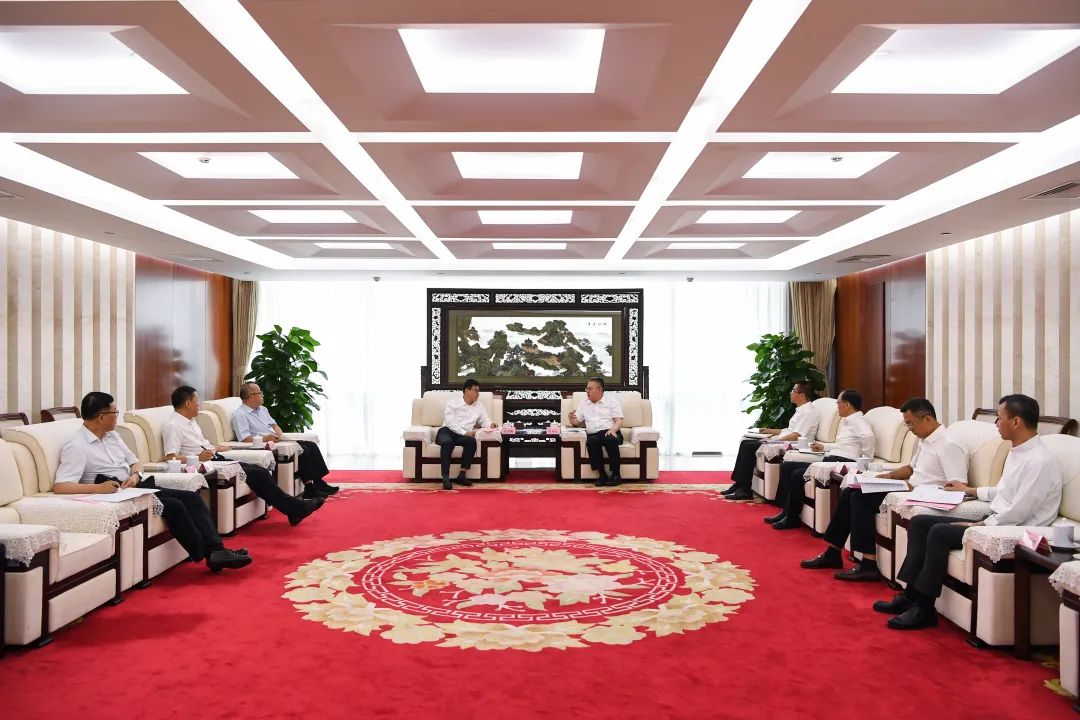 葉向東與甘肅省委常委、副省長張錦剛舉行會(huì)談