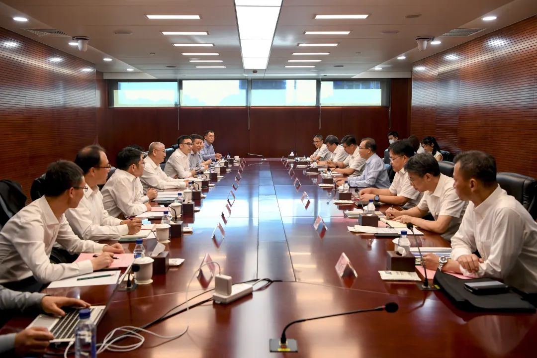 華電集團(tuán)黨組書記、董事長(zhǎng)江毅會(huì)見隆基綠能總裁李振國(guó)