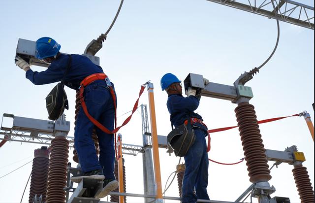 博樂市時刻準備迎大“烤” “汗”衛(wèi)職責(zé)保供電