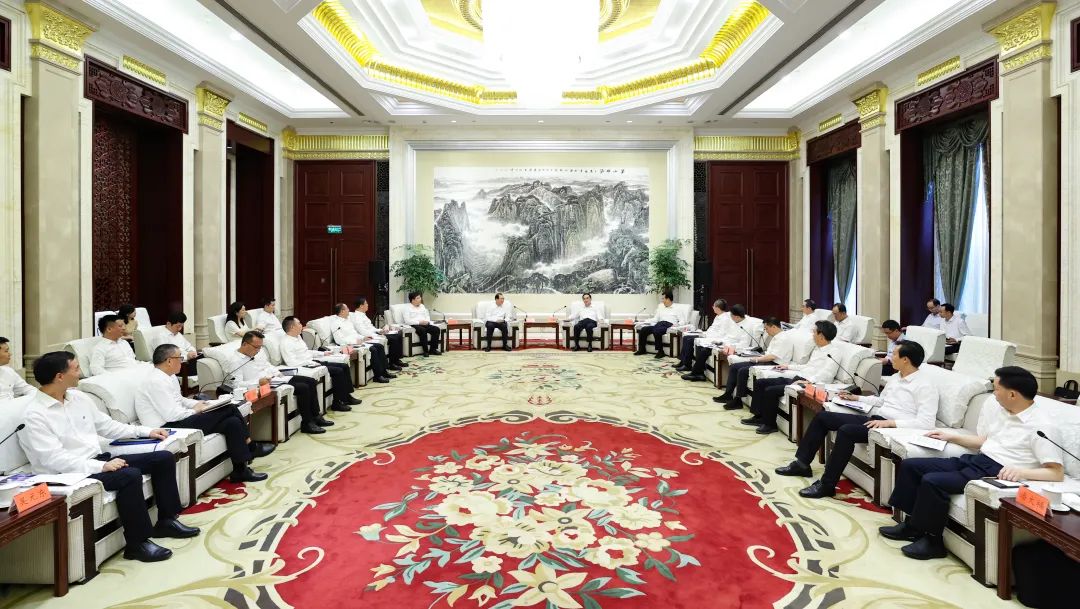 中國(guó)華電黨組書記、董事長(zhǎng)江毅拜會(huì)貴州省委書記徐麟、省長(zhǎng)李炳軍