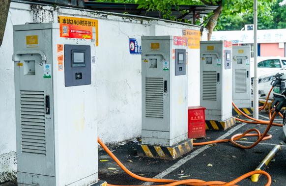 新能源汽車日漸增多，充電樁使用亂象如何管?