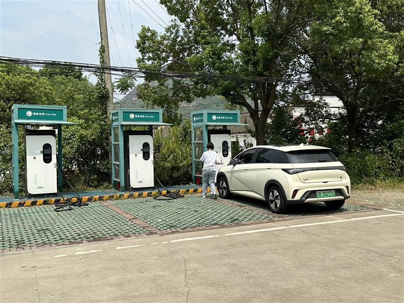 各類(lèi)政策支持新能源汽車(chē)和充電樁下鄉(xiāng)，但村里真的需要這么多充電樁嗎?