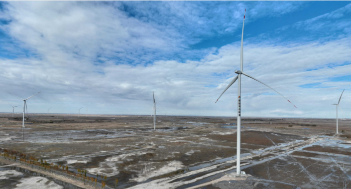 24臺！大慶辰能100MW平價風電項目全部風機吊裝完成
