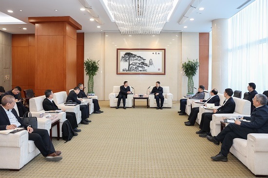溫樞剛鄧建玲會(huì)見(jiàn)中廣核集團(tuán)董事長(zhǎng)楊長(zhǎng)利、總經(jīng)理高立剛