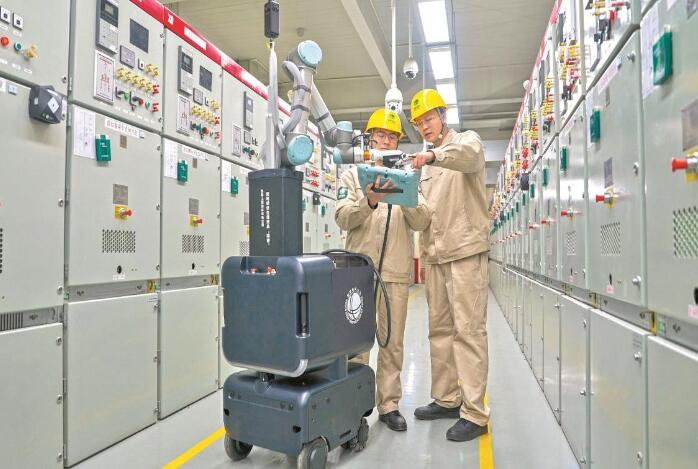 上海浦東供電公司變電站新型仿生機(jī)器人“浦?！? width=