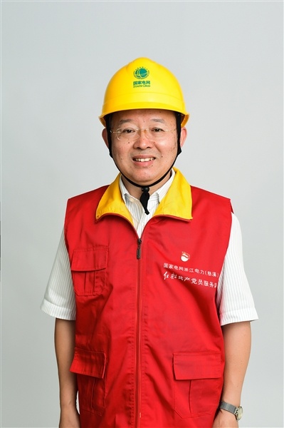 全國(guó)人大代表、國(guó)網(wǎng)浙江慈溪市供電公司客服中心社區(qū)經(jīng)理錢海軍——讓訴訟服務(wù)之光照亮千家萬戶