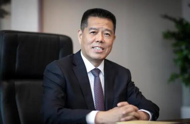 加快推動(dòng)傳統(tǒng)煤炭企業(yè)向新能源企業(yè)轉(zhuǎn)型發(fā)展——訪全國(guó)人大代表，山東能源集團(tuán)黨委書記、董事長(zhǎng) 李偉