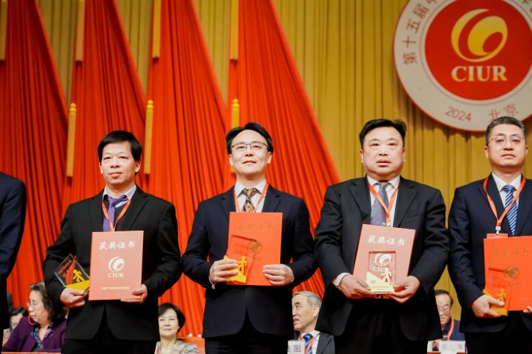 中國能建綠色建材公司黨委書記、董事長，綠色先進(jìn)材料研究院院長蔣洋榮獲“2023年中國產(chǎn)學(xué)研合作創(chuàng)新獎”