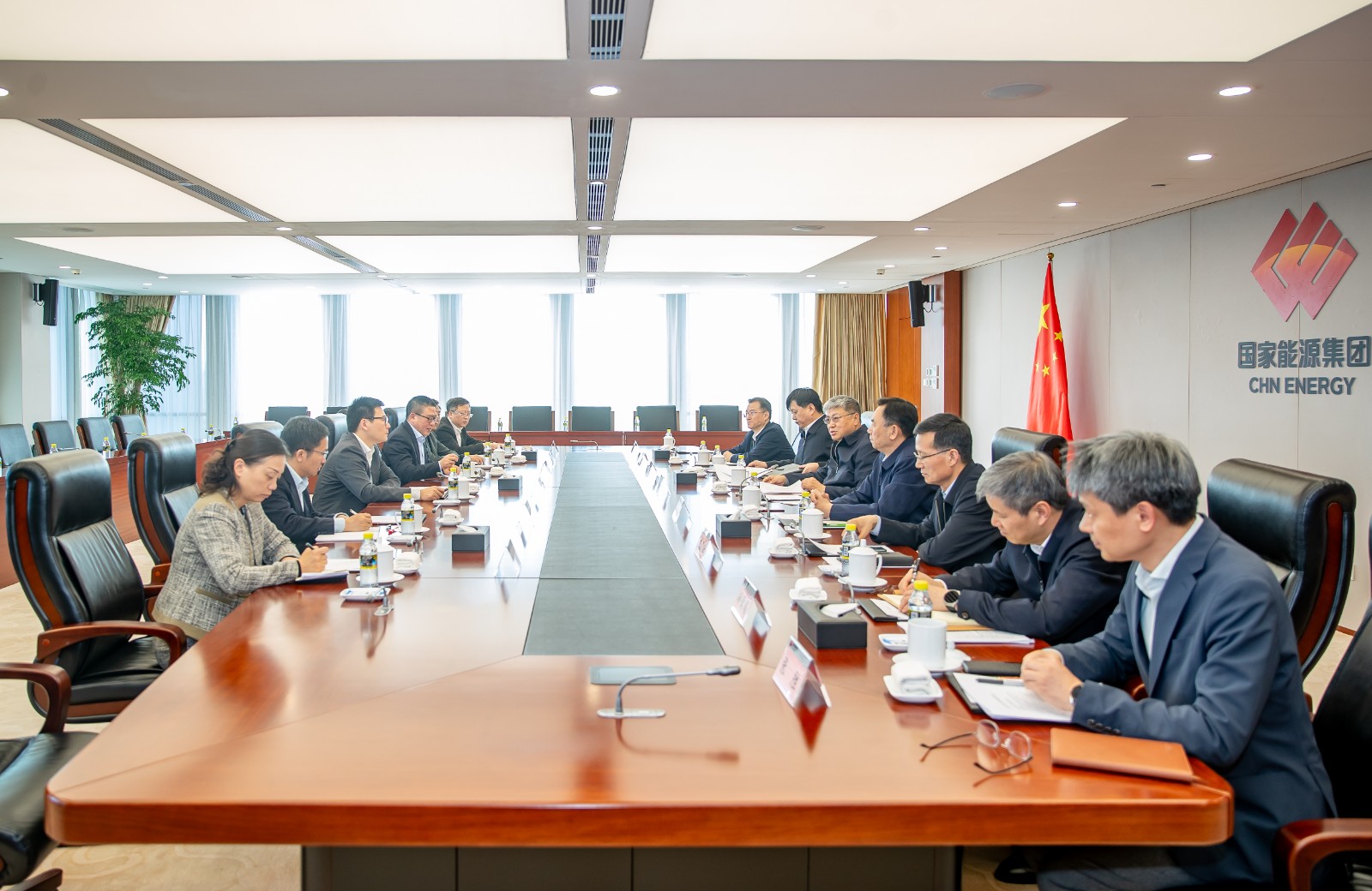 國家能源集團黨組書記、董事長劉國躍會見上海電氣集團黨委書記、董事長吳磊