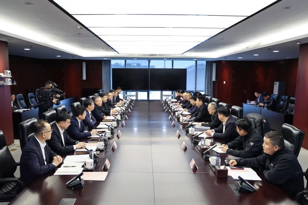 華電集團(tuán)黨組副書記、總經(jīng)理葉向東與北京市副市長高朋舉行會談