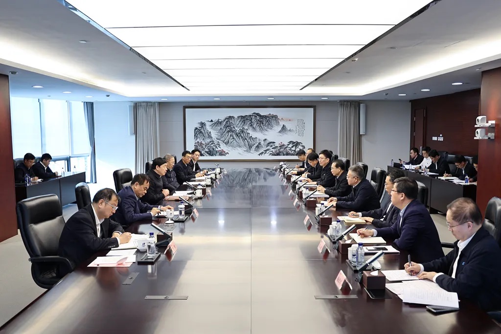 華電集團董事長江毅、總經(jīng)理葉向東與國家電網(wǎng)董事長、黨組書記張智剛會談