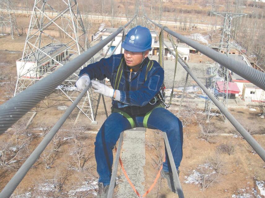 【國網工匠】葉大鵬：帶電作業(yè)勇?lián)?創(chuàng)新共享育人才