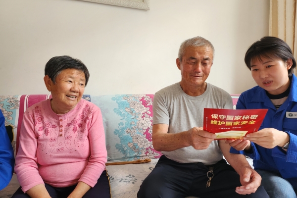 內(nèi)蒙古電力公司烏海千里山供電公司黨支部、工會、團(tuán)支部（青工委）開展“蒙電愛心光明行”保密宣傳活動