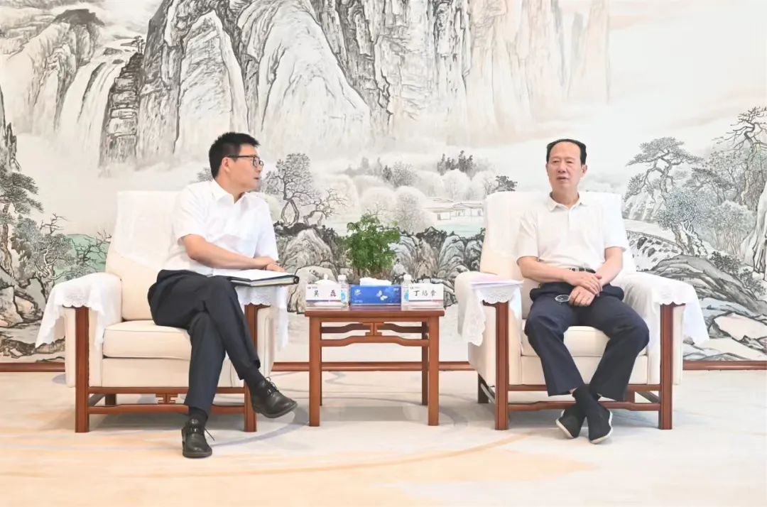 中國電建黨委書記、董事長丁焰章與上海電氣集團黨委書記、董事長吳磊會談