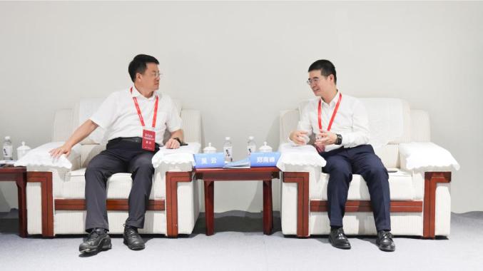 吳云與中國科學(xué)院院士、中國氫能聯(lián)盟戰(zhàn)略指導(dǎo)