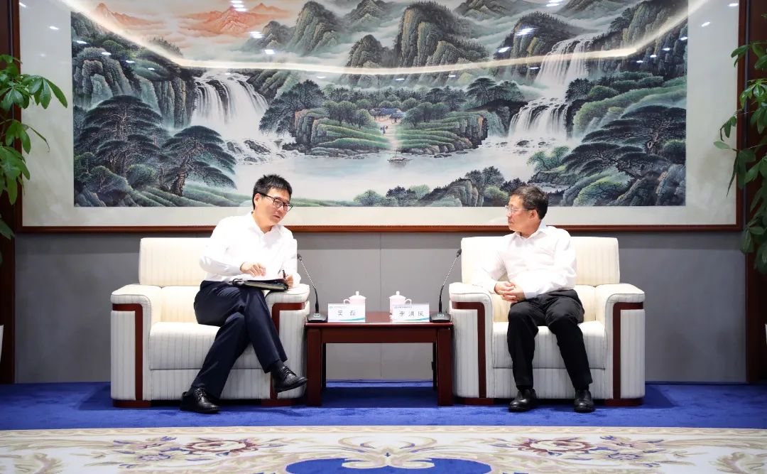 中國電氣裝備黨委書記、董事長李洪鳳會見上海電氣集團黨委書記、董事長吳磊