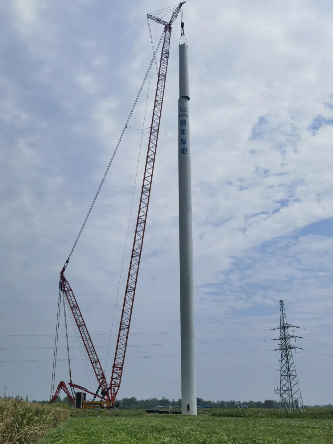 河南省唐河縣東王集、畢店60兆瓦風(fēng)電項(xiàng)目塔筒圓滿完成吊裝