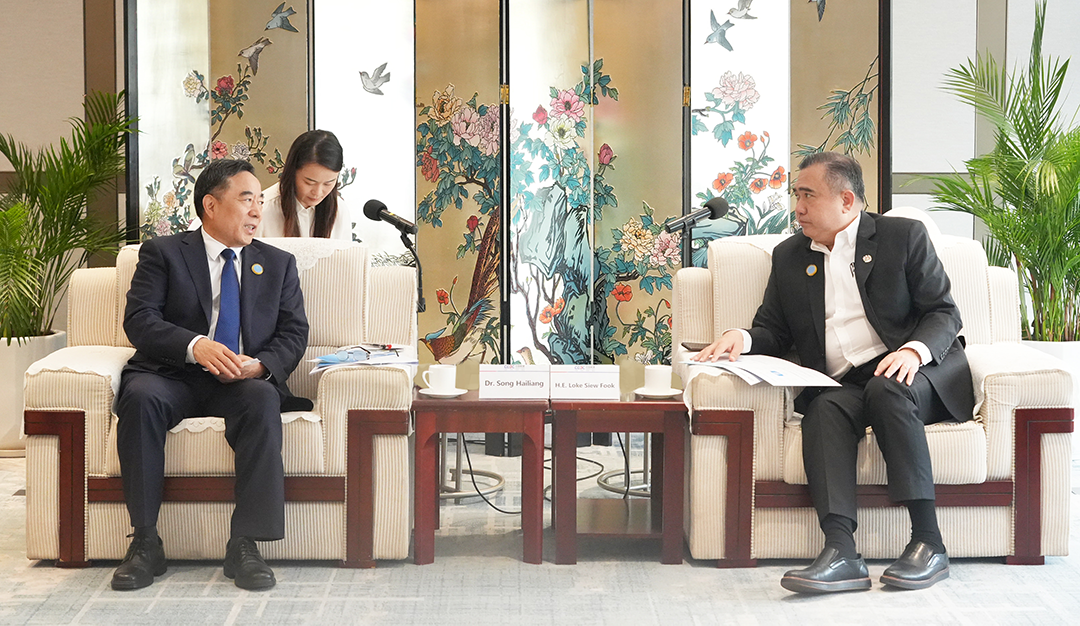 中國能建黨委書記、董事長宋海良與馬來西亞交通部部長陸兆福會談