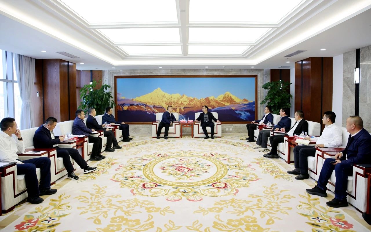 大唐云南公司黨委書記、董事長王繼才與中鐵十局集團(tuán)有限公司總經(jīng)理、黨委副書記范中兵會談