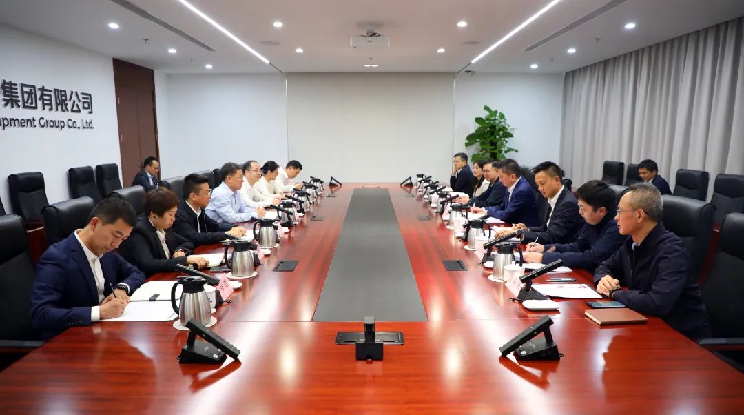 中國電氣裝備黨委書記、董事長李洪鳳會見上海市國資委黨委書記、主任賀青