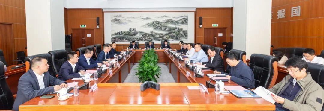 中核集團(tuán)會(huì)見(jiàn)特變電工黨委委員、總裁黃漢杰一行