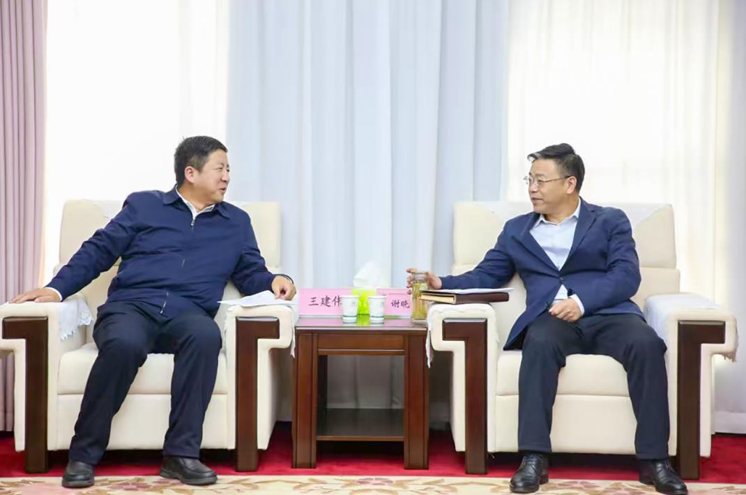 大唐甘肅公司黨委書記、董事長王建偉與甘肅能化集團黨委書記、董事長謝曉鋒會談