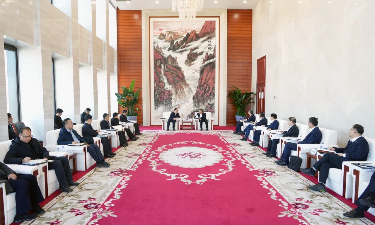 中國(guó)能建董事長(zhǎng)宋海良、總經(jīng)理倪真與中國(guó)南水北調(diào)集團(tuán)董事長(zhǎng)汪安南、總經(jīng)理孫志禹會(huì)談