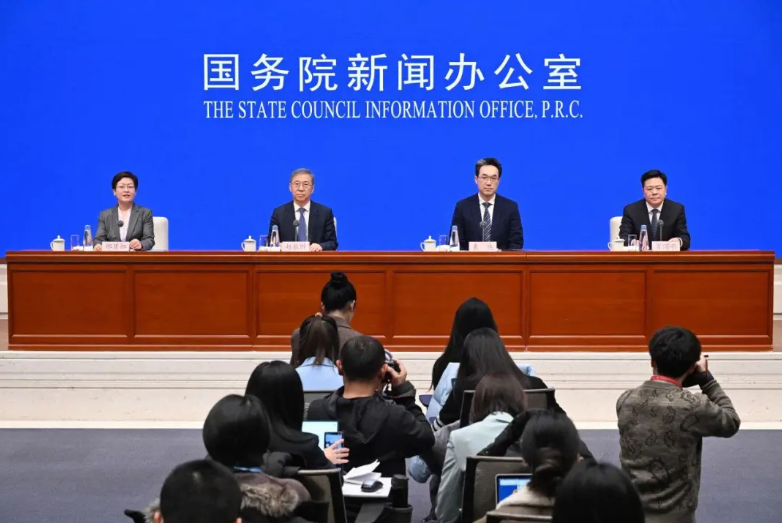 國家發(fā)改委：“沙戈荒”新能源基地加快建設(shè)，截至11月底，西北五省風(fēng)光裝機達(dá)到280GW左右