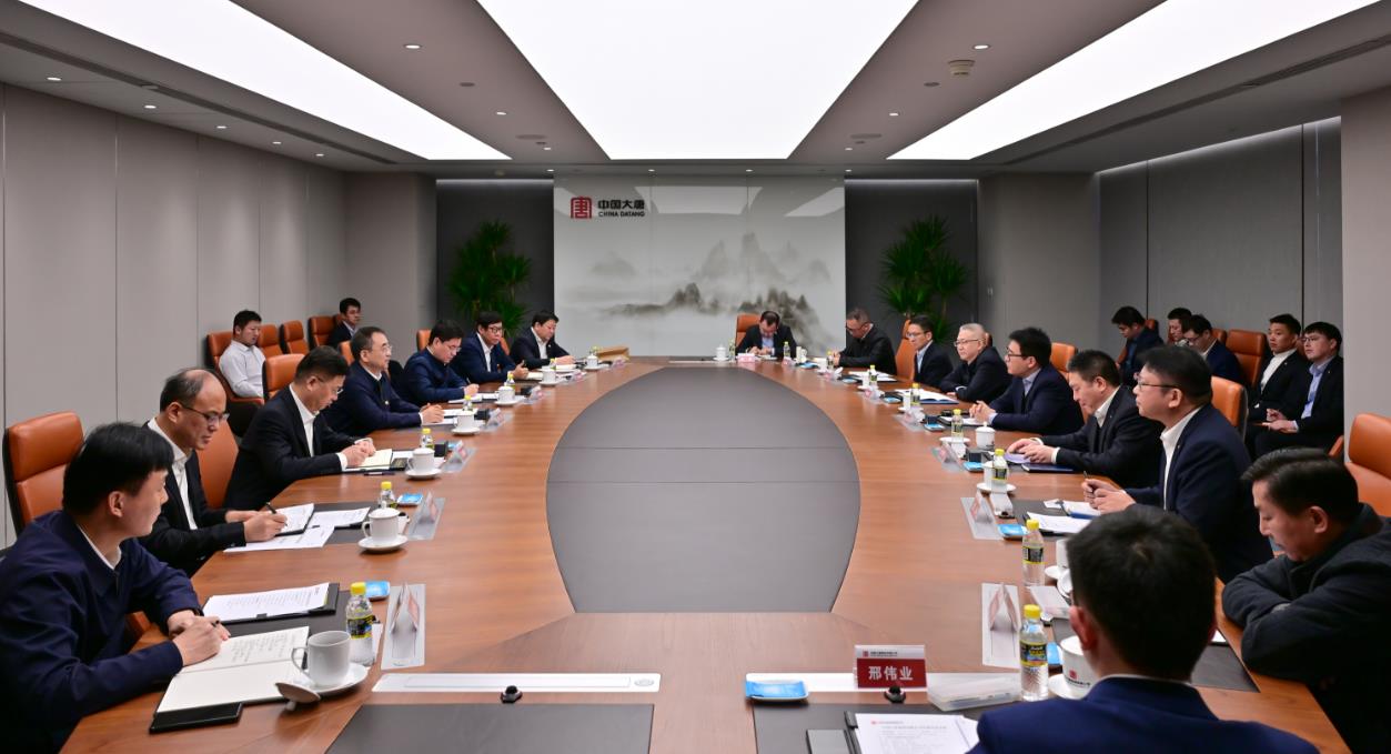 大唐集團黨組書記、董事長鄒磊與上海電氣黨委書記、董事長吳磊會談