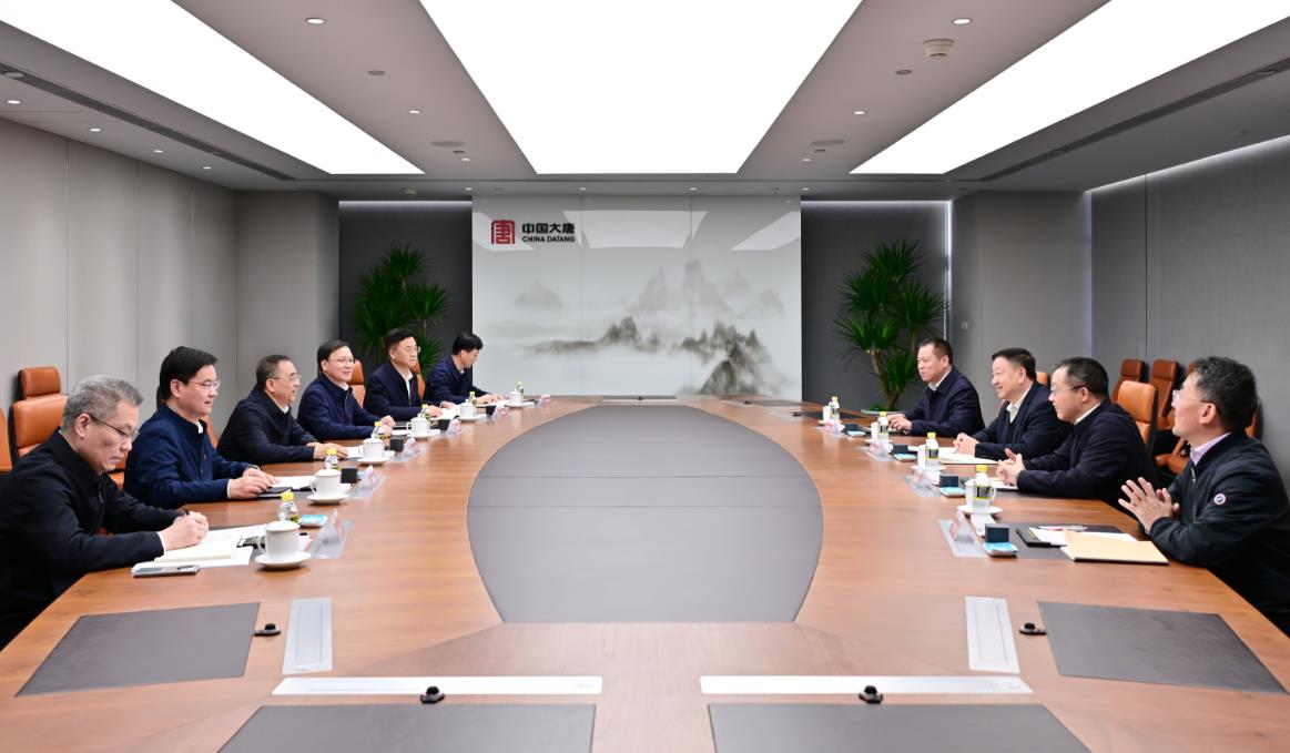 中國(guó)大唐董事長(zhǎng)鄒磊、總經(jīng)理張傳江與中廣核董事長(zhǎng)楊長(zhǎng)利、總經(jīng)理高立剛會(huì)談