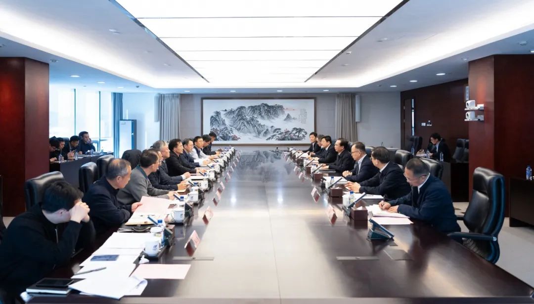 華電集團(tuán)董事長(zhǎng)、黨組書(shū)記江毅與北京市政府黨組成員、副市長(zhǎng)文獻(xiàn)舉行會(huì)談